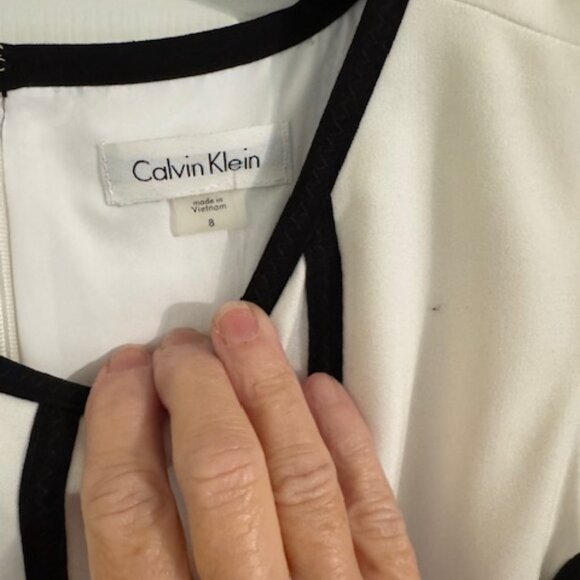 Calvin Klein Black & White Color Block Sleeveless Sheath Dress Sz 8 - Picture 4 of 7